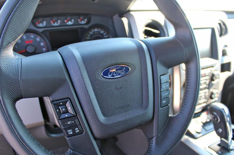  Ford F-150 SVT Raptor 2013 года  (фото 17 из 45)